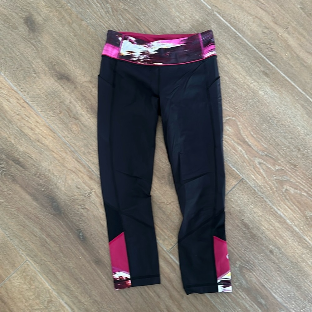 Lululemon women's paternal crop pants. Size 6.
